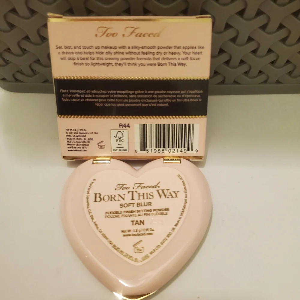 Too Faced Born This Way Soft Blur Flexible Finish Setting Powder TAN. BNIB